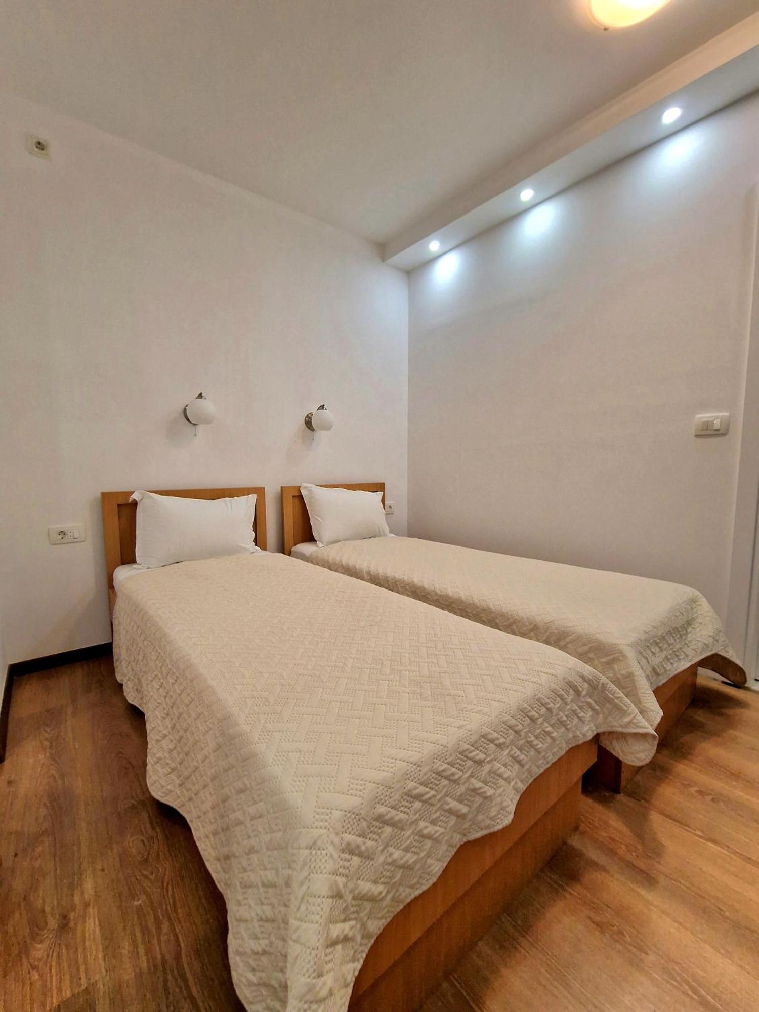 Vila Lena Petrovac na moru Zimmer foto